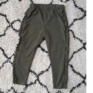 Boohoo ruffled trousers